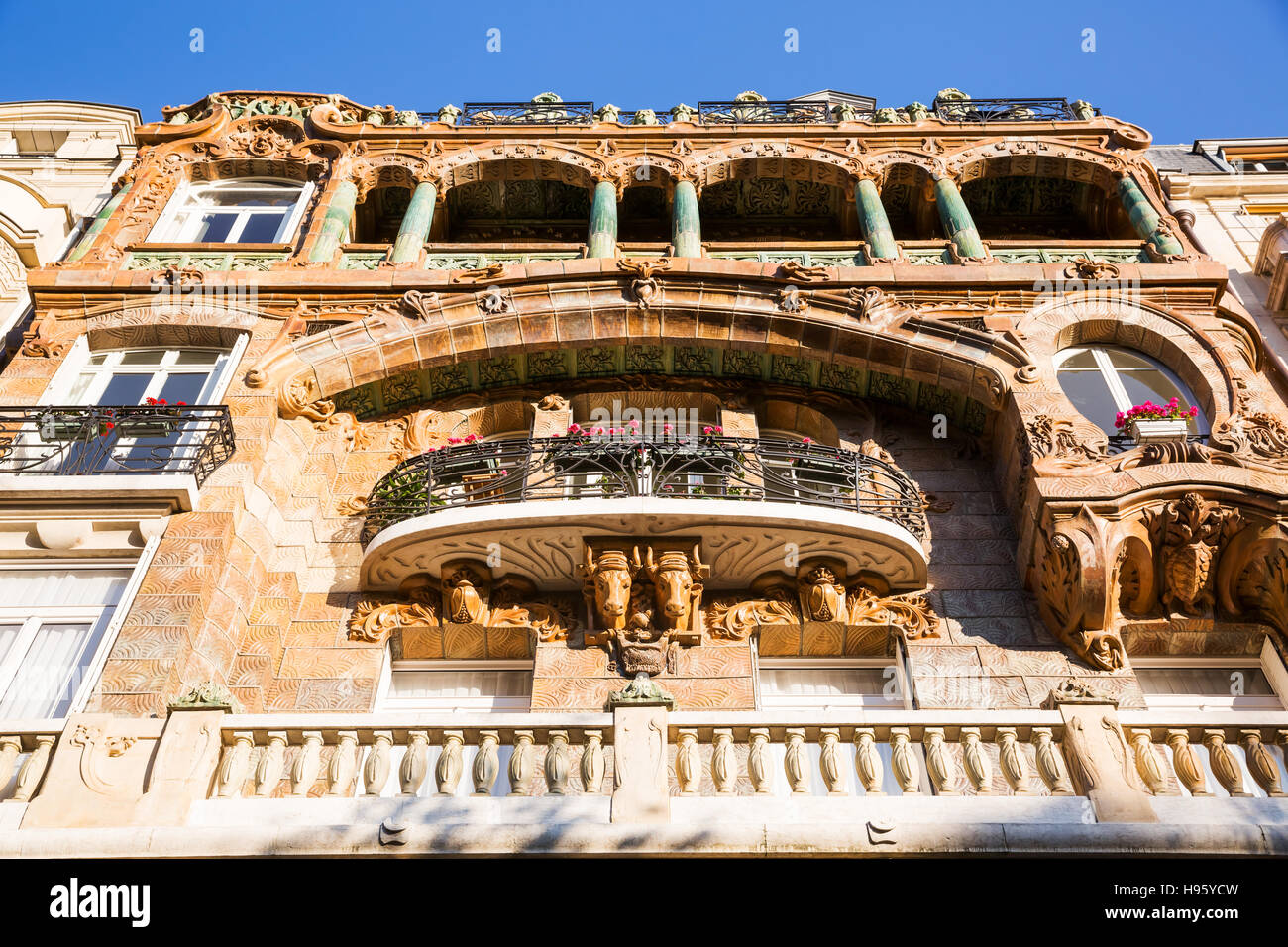 Façade d'un immeuble Art Nouveau à Paris, France Banque D'Images