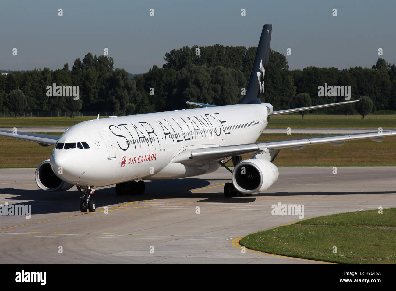 Munich, Allemagne - le 08 août 2016 : Air Canada, l'Airbus A330-300 à l'aéroport de Munich Banque D'Images Munich, Allemagne - le 08 août 2016 : Air Canada, l'Airbus A330-300 à l'aéroport de Munich Banque D'Images