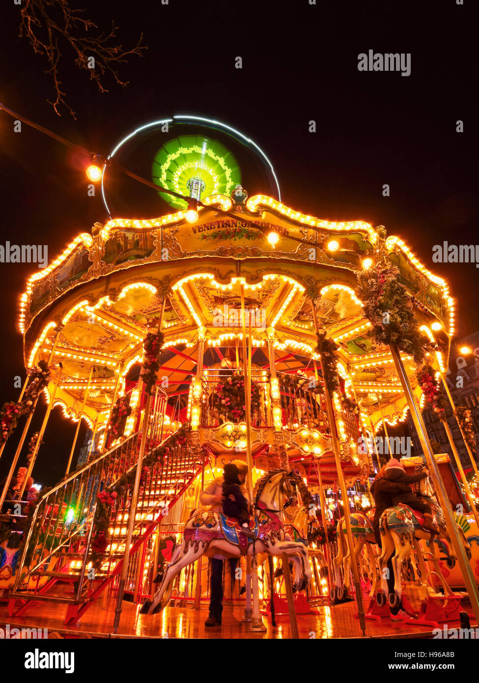 Royaume-uni, Ecosse, Lothian, Édimbourg, vue du marché de Noël de Princes Street. Banque D'Images