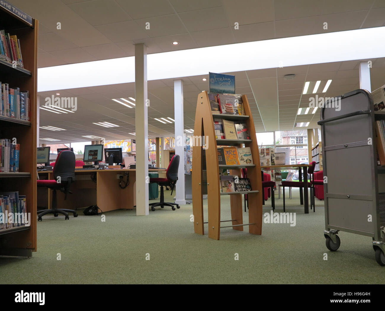 L'intérieur de la bibliothèque presque déserte au Sussex Banque D'Images