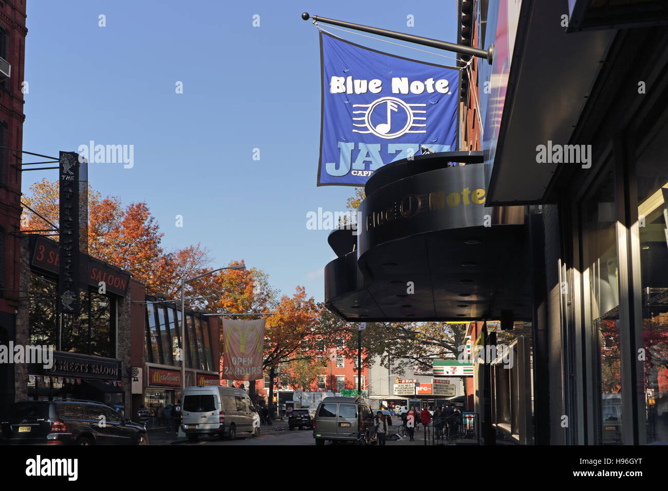 Blue Note Jazz Club, 131 West 3rd Street, New York à l'ouest en direction du cinéma de la SFI sur la 6ème Avenue. Banque D'Images