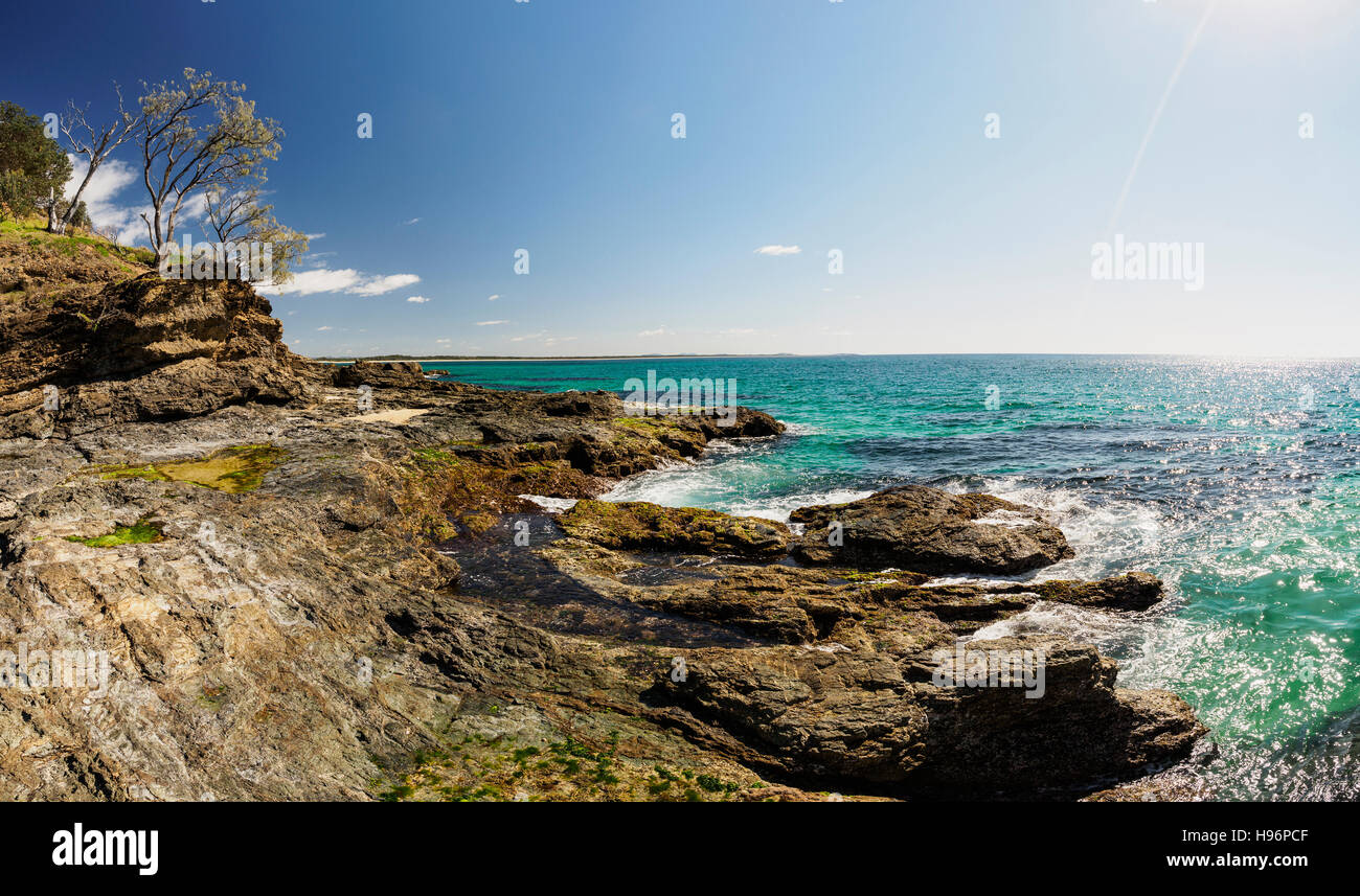 L'Australie, Nouvelle Galles du Sud, Port Macquarie, plage de rochers à l'ocean Banque D'Images