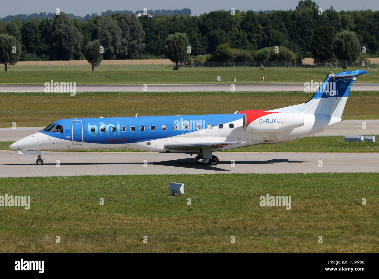 Munich, Allemagne - le 08 août 2016 : BMI Regional Embraer ERJ-145, à l'aéroport de Munich Banque D'Images