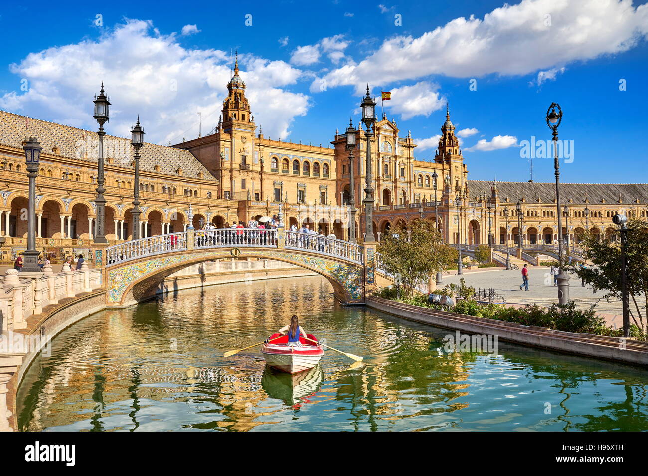 Plaza de Espana, bateau sur le canal, Séville, Espagne Banque D'Images