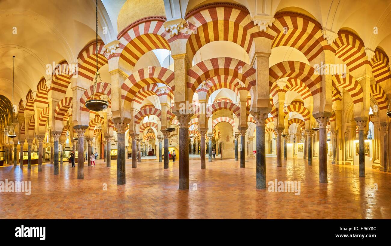 Intérieur de la cathédrale Mezquita (mosquée), Cordoue, Andalousie, Espagne Banque D'Images