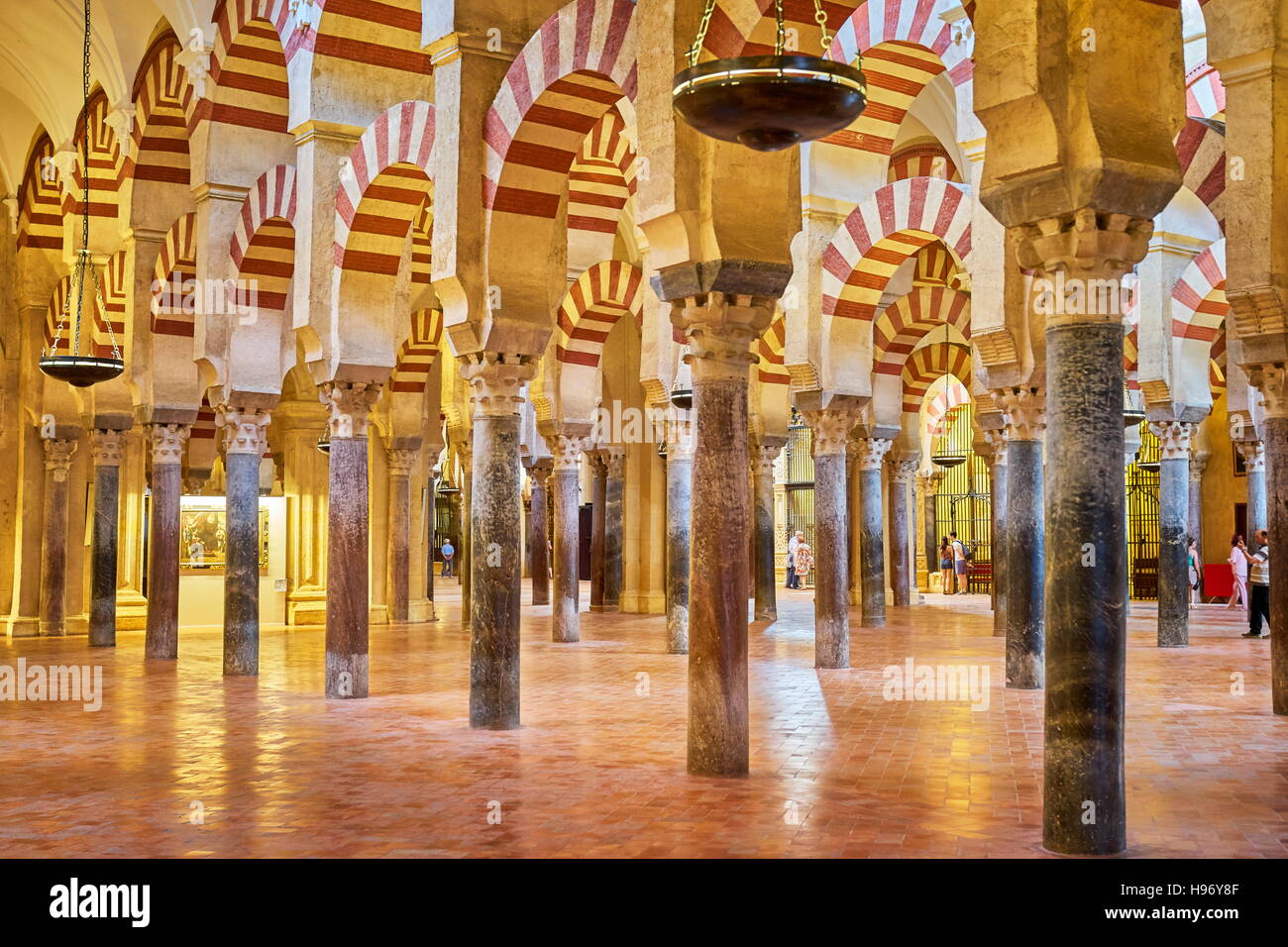 Espagne - l'intérieur de la Mezquita (Mosquée Cathédrale), Cordoue, Andalousie Banque D'Images