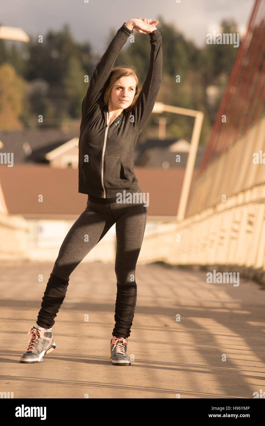 Belle femme pantalon de yoga Banque D'Images