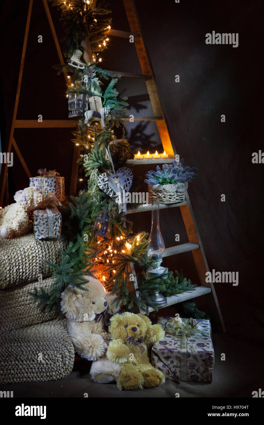 Noël et Nouvel An vivent toujours sur fond de studio Banque D'Images