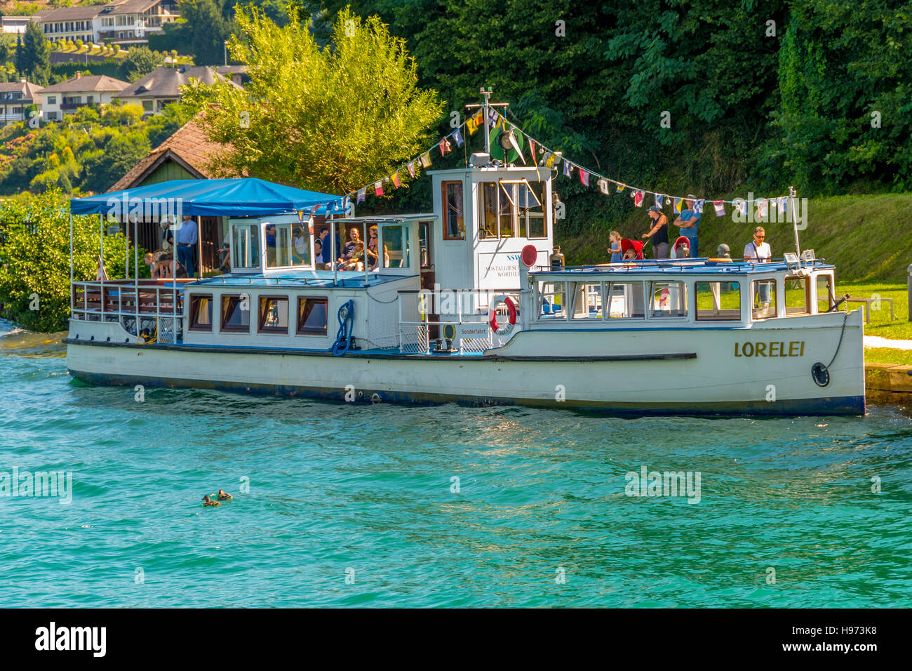 Maria Worth, Autriche - le 14 août 2016 : Vintage boat Lorelei au quai attendent les touristes à bord sur la nostalgie en bateau sur le Worthersee Banque D'Images