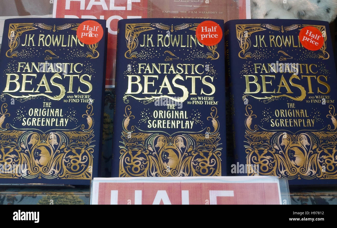 Les animaux fantastiques et où les trouver par J K Rowling à Londres bookshop Banque D'Images