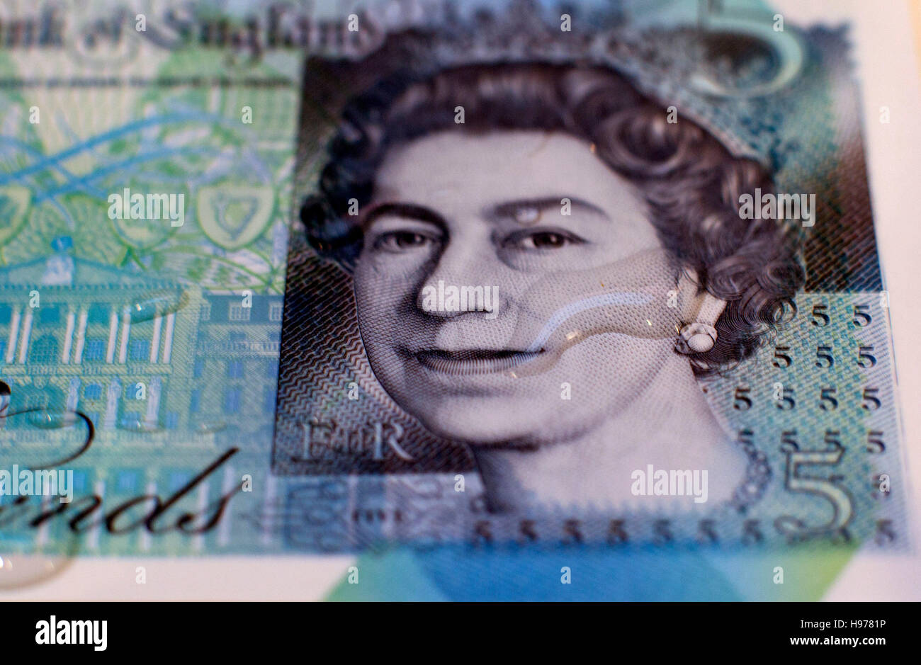 Nouveau polymère cinq pound note avec goutte d'eau, Londres Banque D'Images