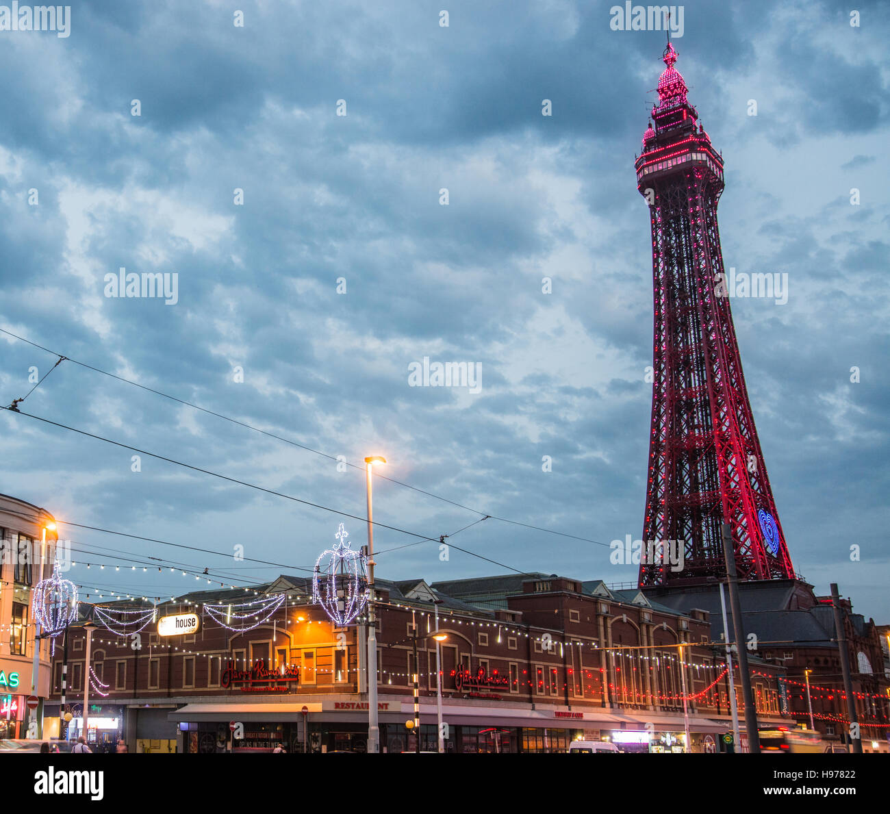 Blackpool Lights glowing couleur rouge vif Ray Boswell Banque D'Images