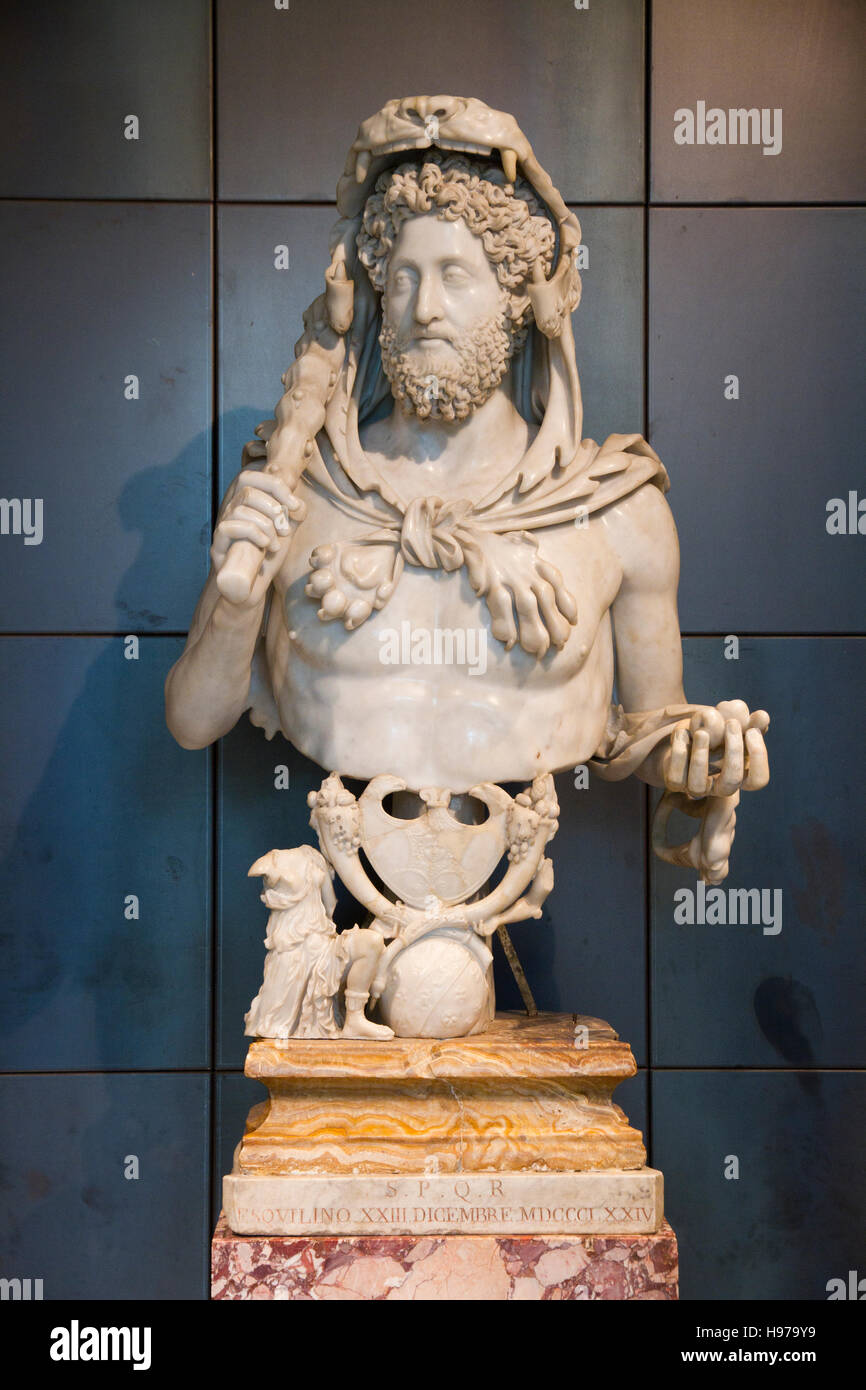 Statue en marbre, les musées du Capitole Musei Capitolini, Rome, Italie, du patrimoine d'art monument touristique Banque D'Images