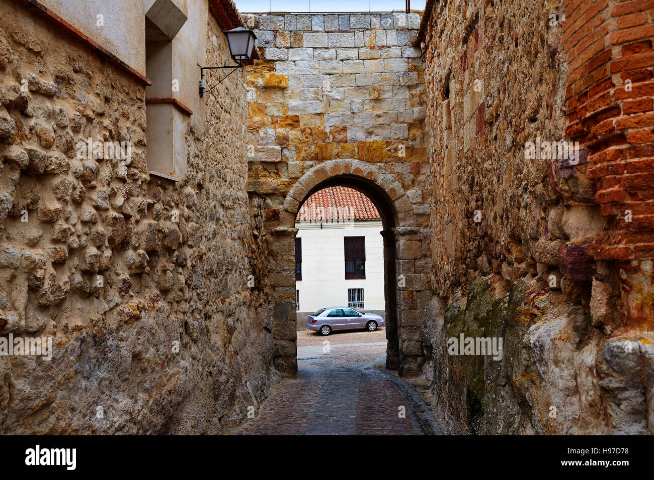 Zamora porte de Dona Urraca en Espagne par la via de la Plata Chemin de Saint Jacques Banque D'Images