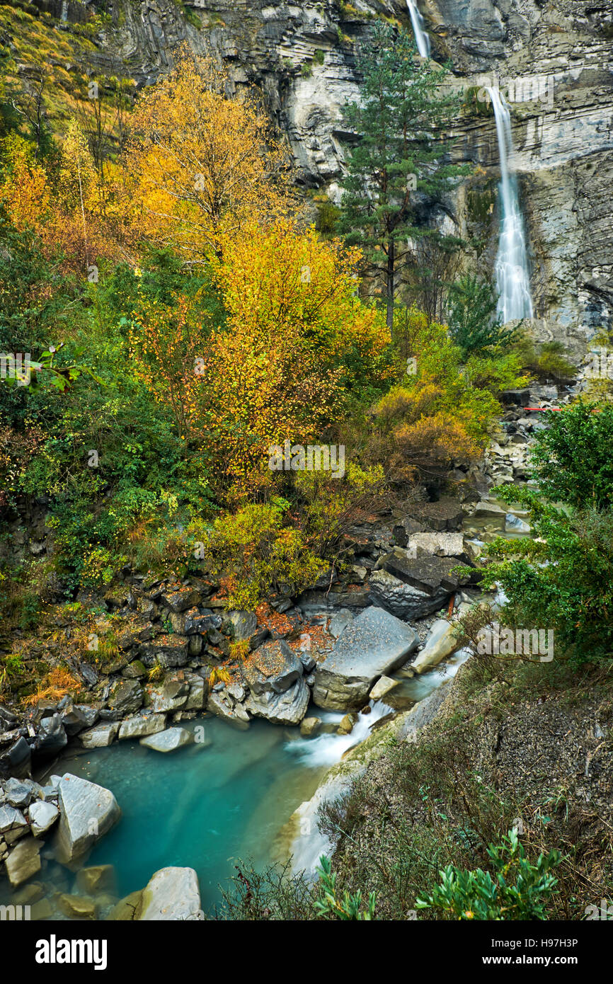 Sorrosal cascade à Broto.La province d'Huesca, Espagne. Banque D'Images