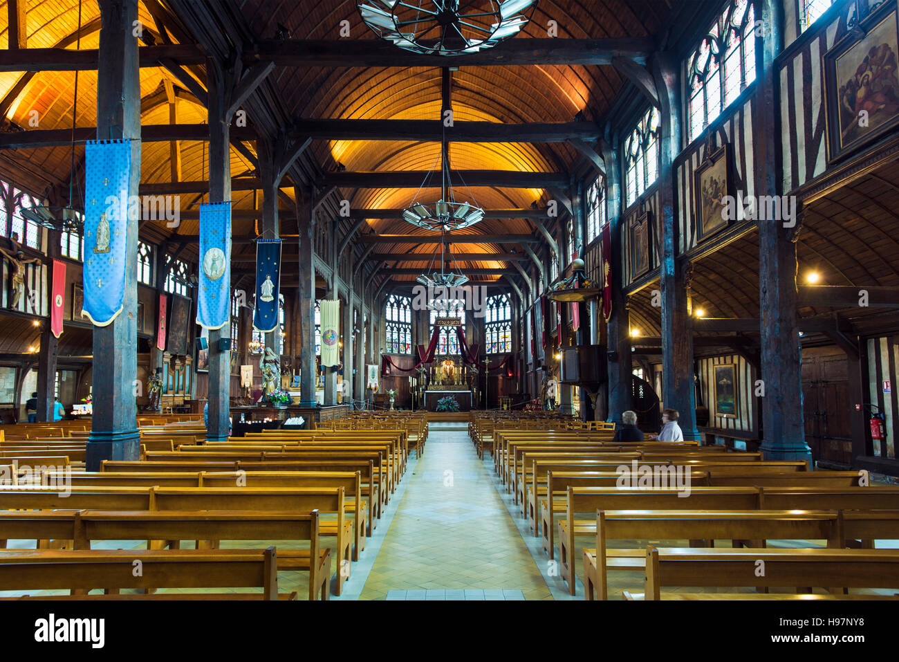 L'intérieur de l'église Sainte-Catherine à Honfleur sur la côte fleurie en Normandie, France Banque D'Images