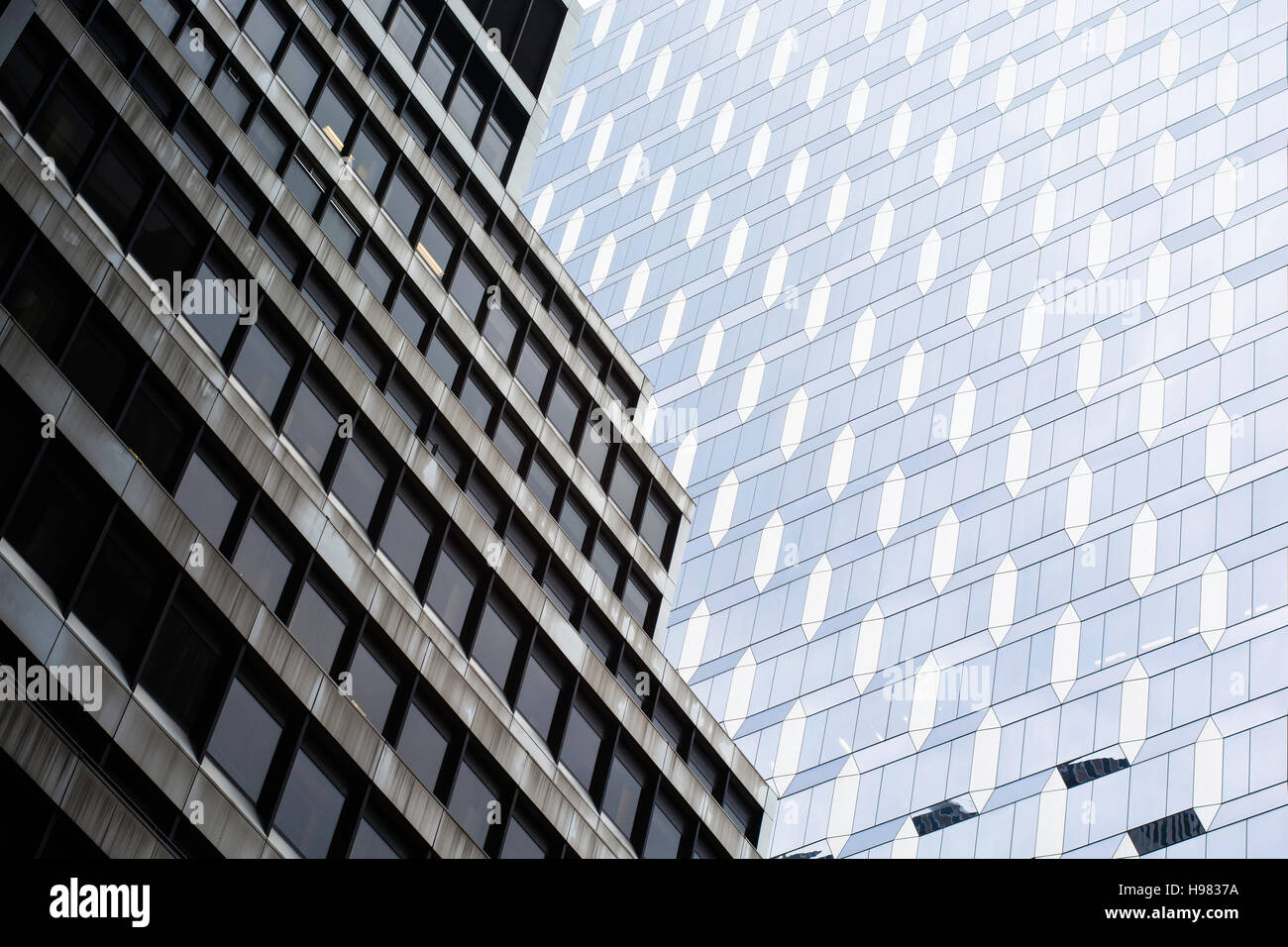 Résumé L'alignement du bâtiment à l'architecture unique Banque D'Images