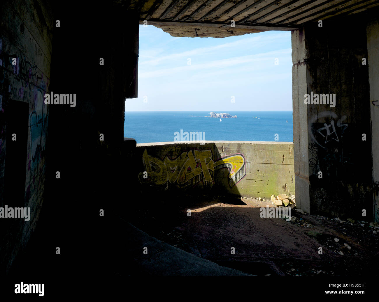 Voir le produit pour voir à partir de la deuxième guerre mondiale bunker allemand, pointe de Pen Hir, Bretagne Banque D'Images