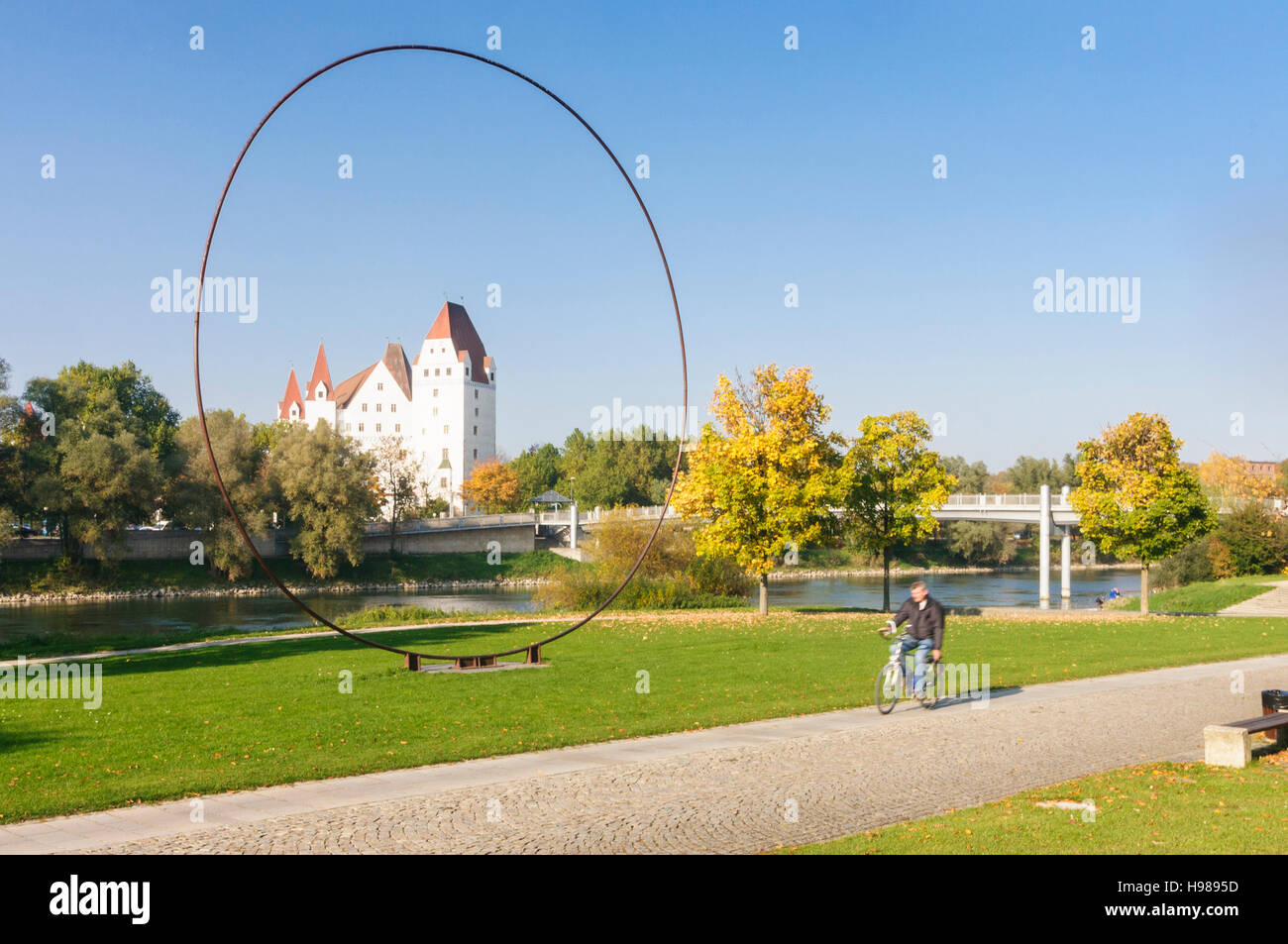 Ingolstadt : Danube et Nouveau Palais (Musée de l'armée bavaroise), Oberbayern, Haute-Bavière, Bayern, Bavière, Allemagne Banque D'Images