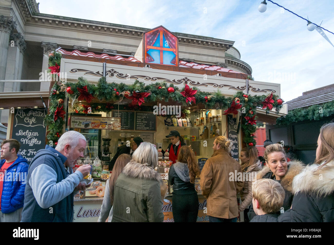 Food sur le marché de Noël de Liverpool, Merseyside, Royaume-Uni Banque D'Images