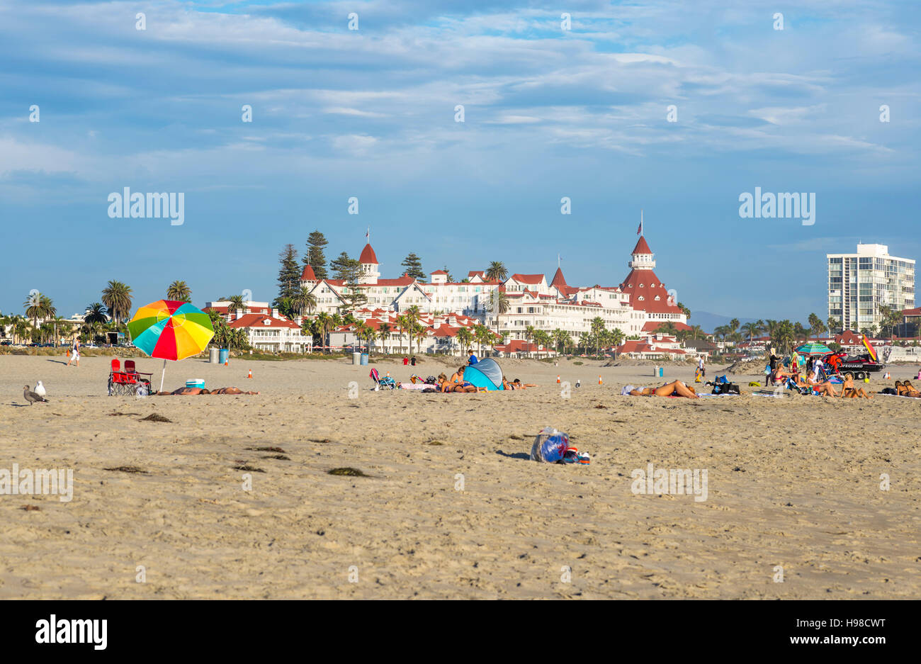 Les gens sur la plage centrale de l'été, Coronado. Coronado, Californie, USA. Banque D'Images