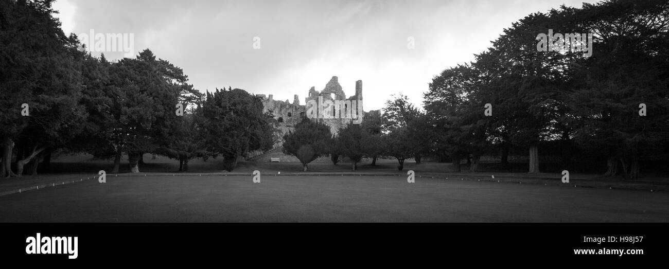 Vue générale du château de Dirleton, East Lothian, Scotland prises en fin d'après-midi d'un jour nuageux, d'automne en 2016. Banque D'Images