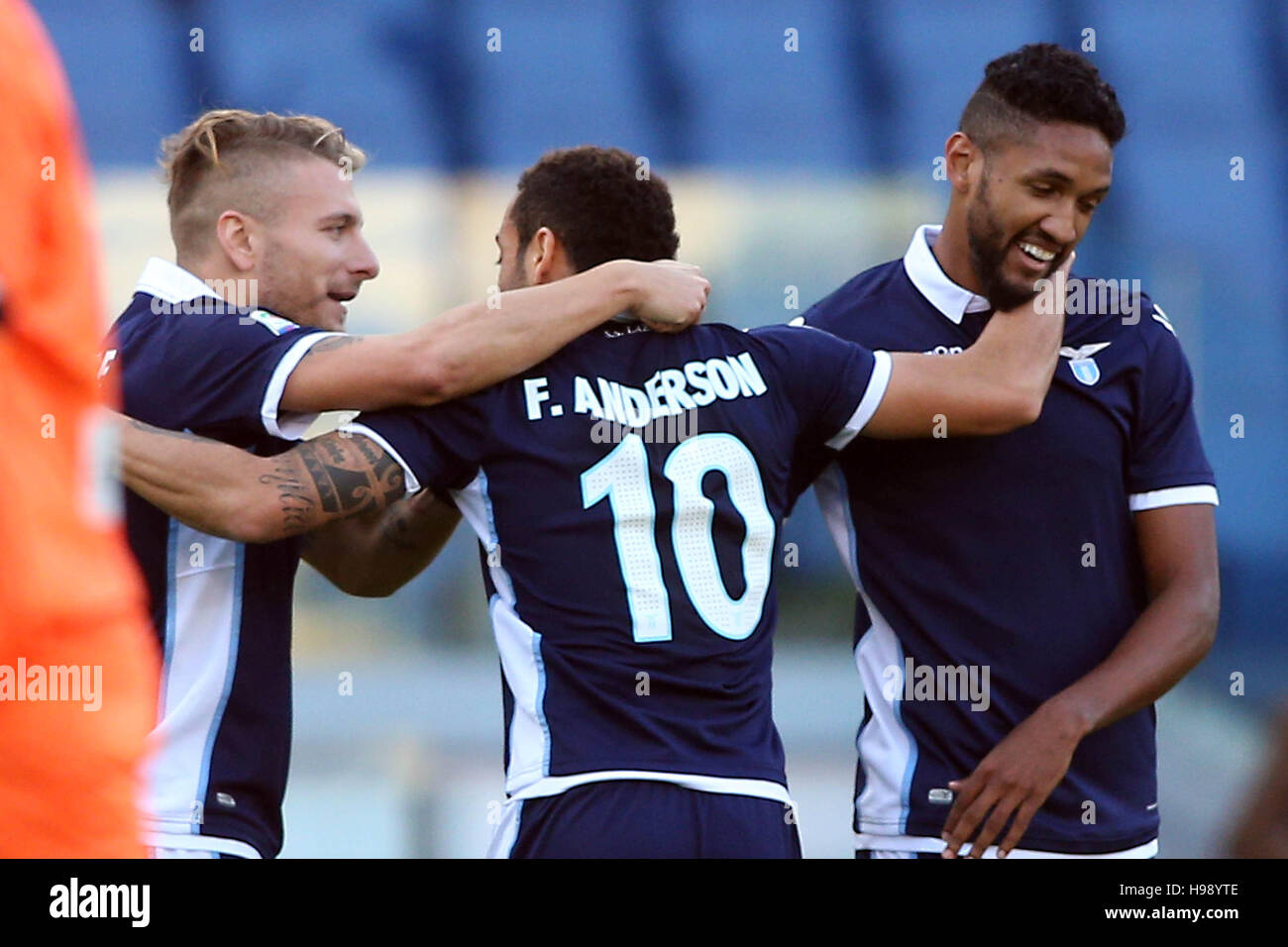 Stadio Olimpico, Rome, Italie. 20 Nov, 2016. Serie A Football. Lazio contre Gênes. Felipe Anderson le score de GED et célèbre pendant le match. Crédit : marco iacobucci/Alamy Live News Banque D'Images