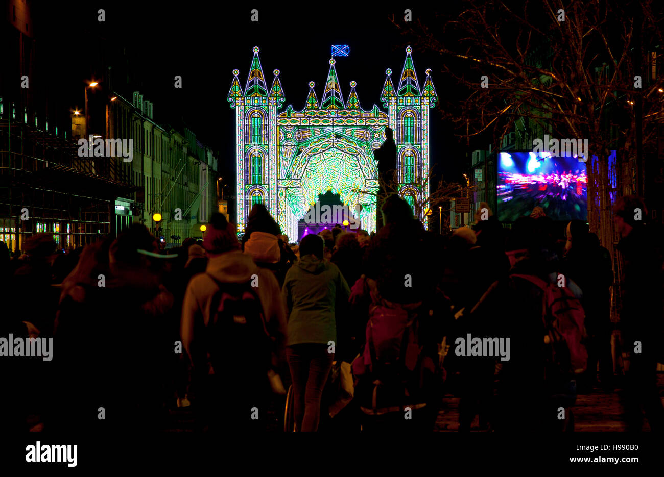 Edinburgh, Ecosse, Royaume-Uni. 20 Nov, 2016. La rue de la lumière est de retour après une réception spectaculaire en 2015 l'ensemble d'événements à la lumière de la rue George à Noël. Lancement sur lumière nuit (20 novembre) et l'exécution à partir du 21 novembre à la veille de Noël, une installation architecturale de plus de 60 000 lumières s'étend le long de la partie ouest de la ville. Banque D'Images