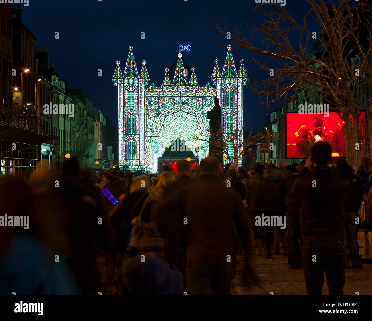 Edinburgh, Ecosse, Royaume-Uni. 20 Nov, 2016. La rue de la lumière est de retour après une réception spectaculaire en 2015 l'ensemble d'événements à la lumière de la rue George à Noël. Lancement sur lumière nuit (20 novembre) et l'exécution à partir du 21 novembre à la veille de Noël, une installation architecturale de plus de 60 000 lumières s'étend le long de la partie ouest de la ville. Banque D'Images