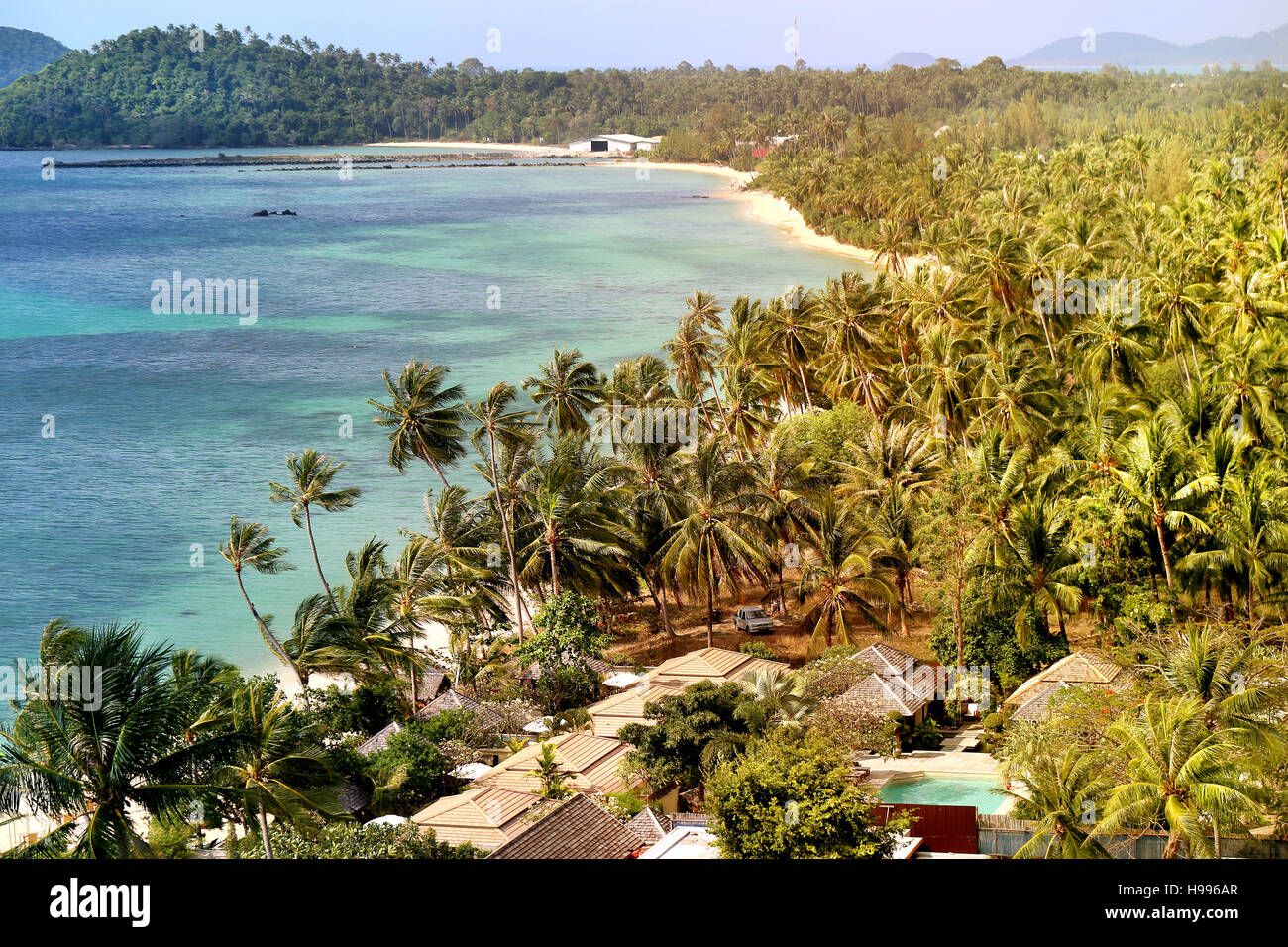 De belles vues sur la forêt tropicale et les îles de la mer Banque D'Images