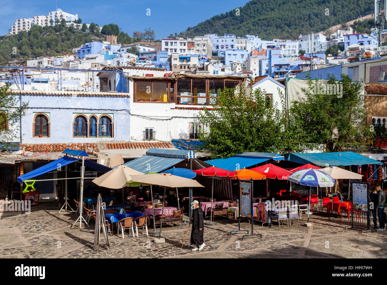 Cafés et restaurants de Plaza Uta el-Hammam, Chefchaouen, Maroc Banque D'Images