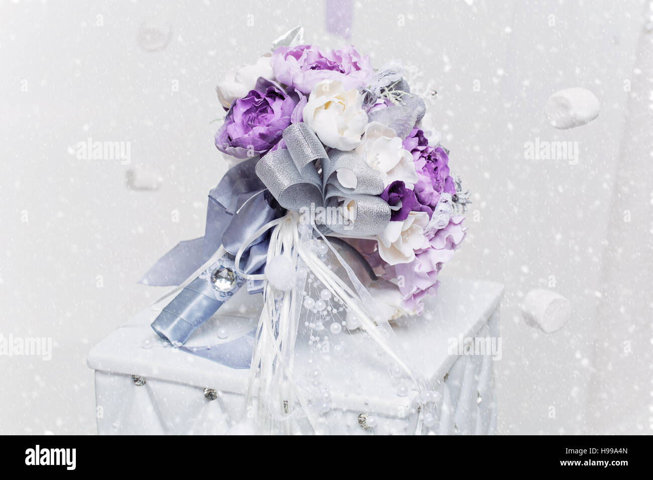 Beau bouquet de mariée pourpre Banque D'Images