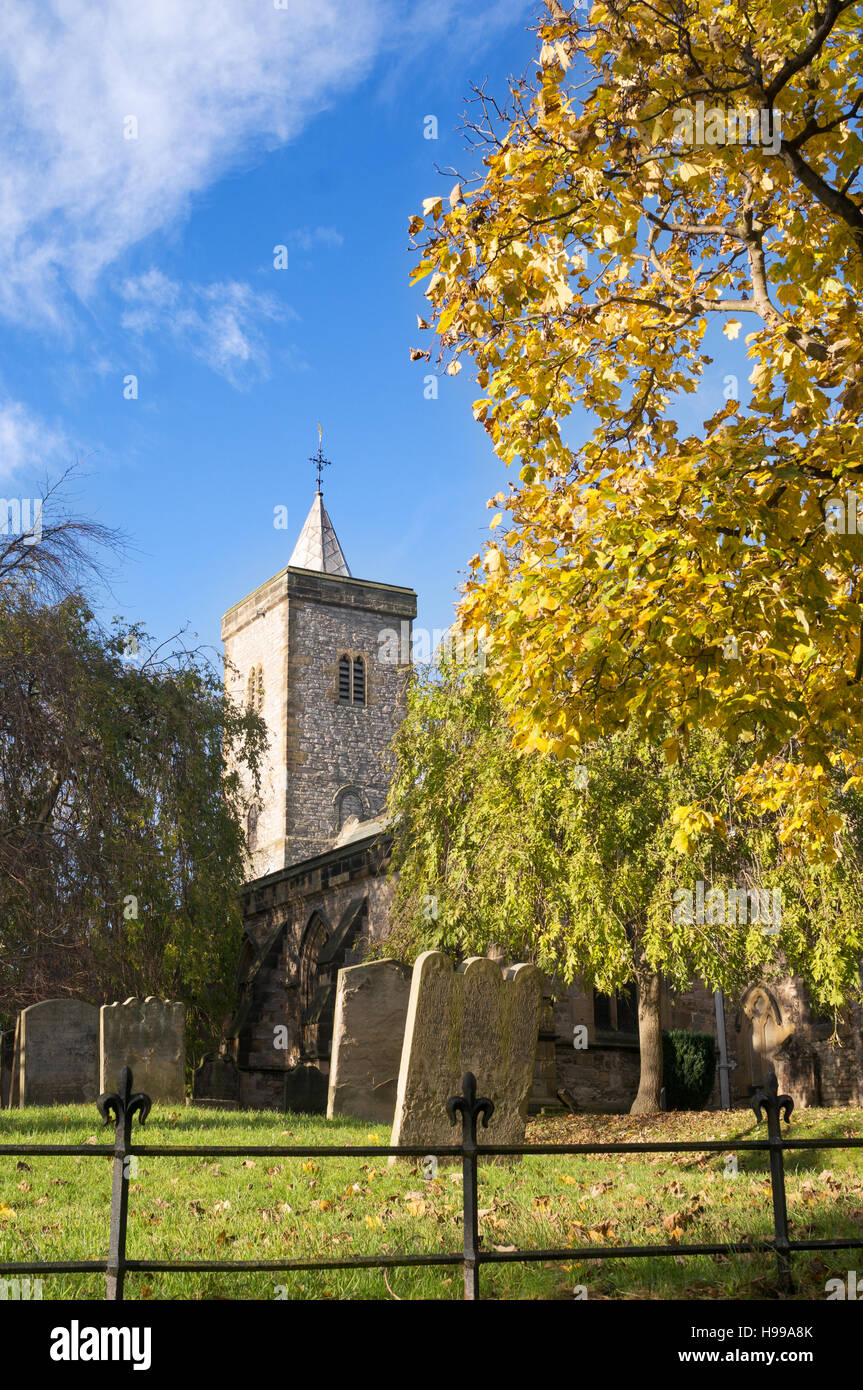 Whitburn église paroissiale en automne, Whitburn Village, North East England, UK Banque D'Images