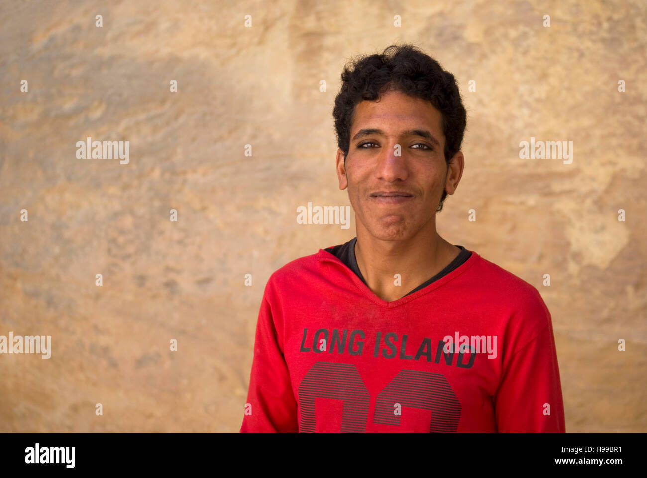 Close up of a young man posing Bédouin at camera Banque D'Images