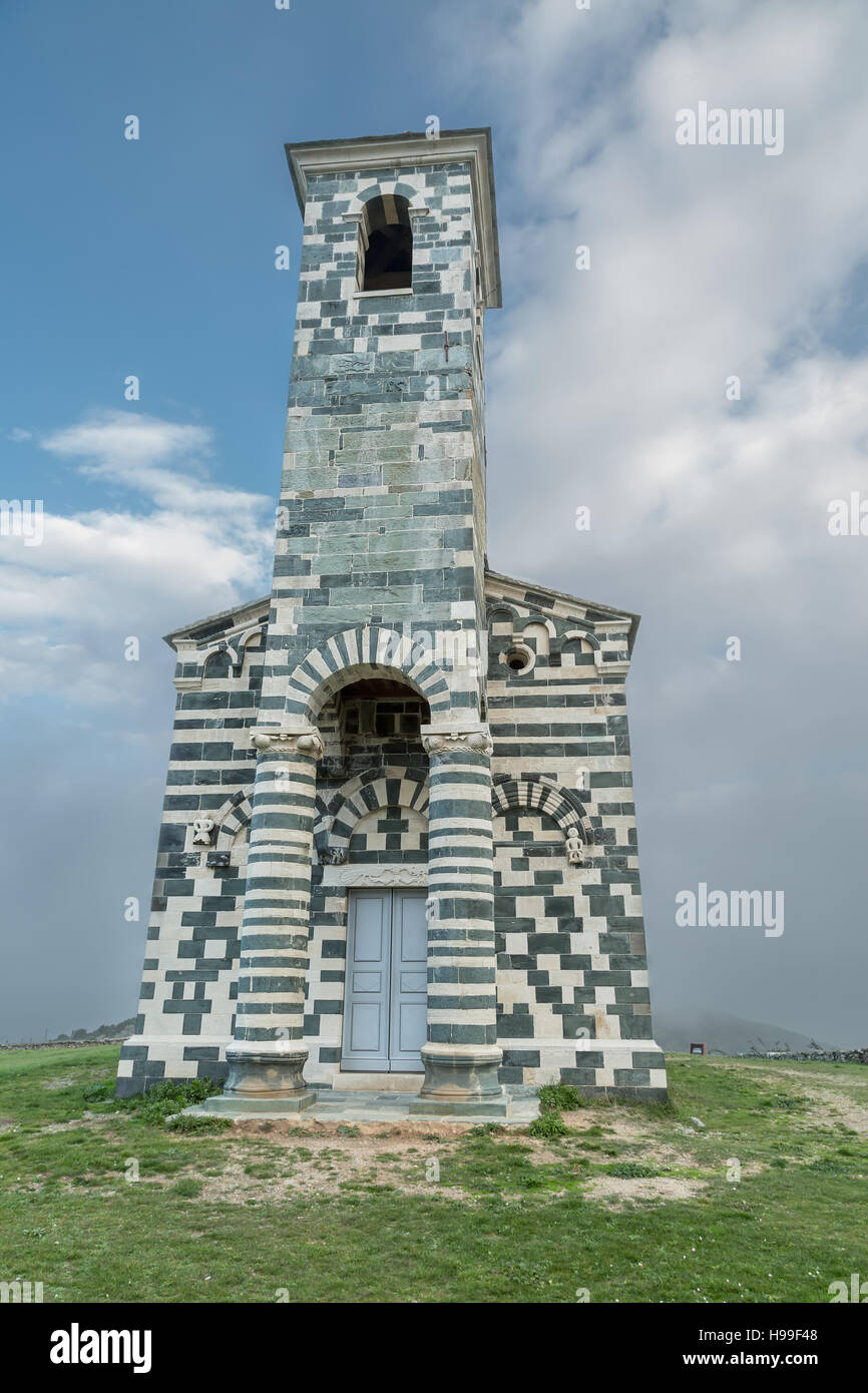 Noir & blanc spectaculaire église romane de San Michelle construit au 12e siècle à la périphérie de Murato dans la région du nord de la Corse Nebbio Banque D'Images