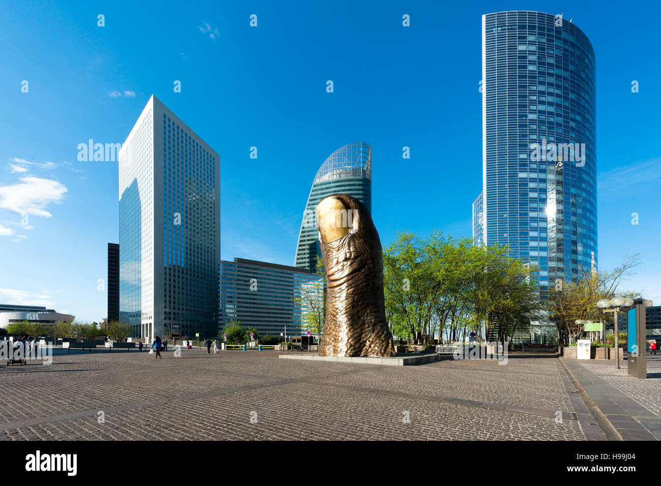 Gratte-ciel en quartier d'affaires de la Défense à l'ouest de Paris, France. La Défense est le plus grand quartier d'affaires à Paris, la France et la plupart de larg Banque D'Images