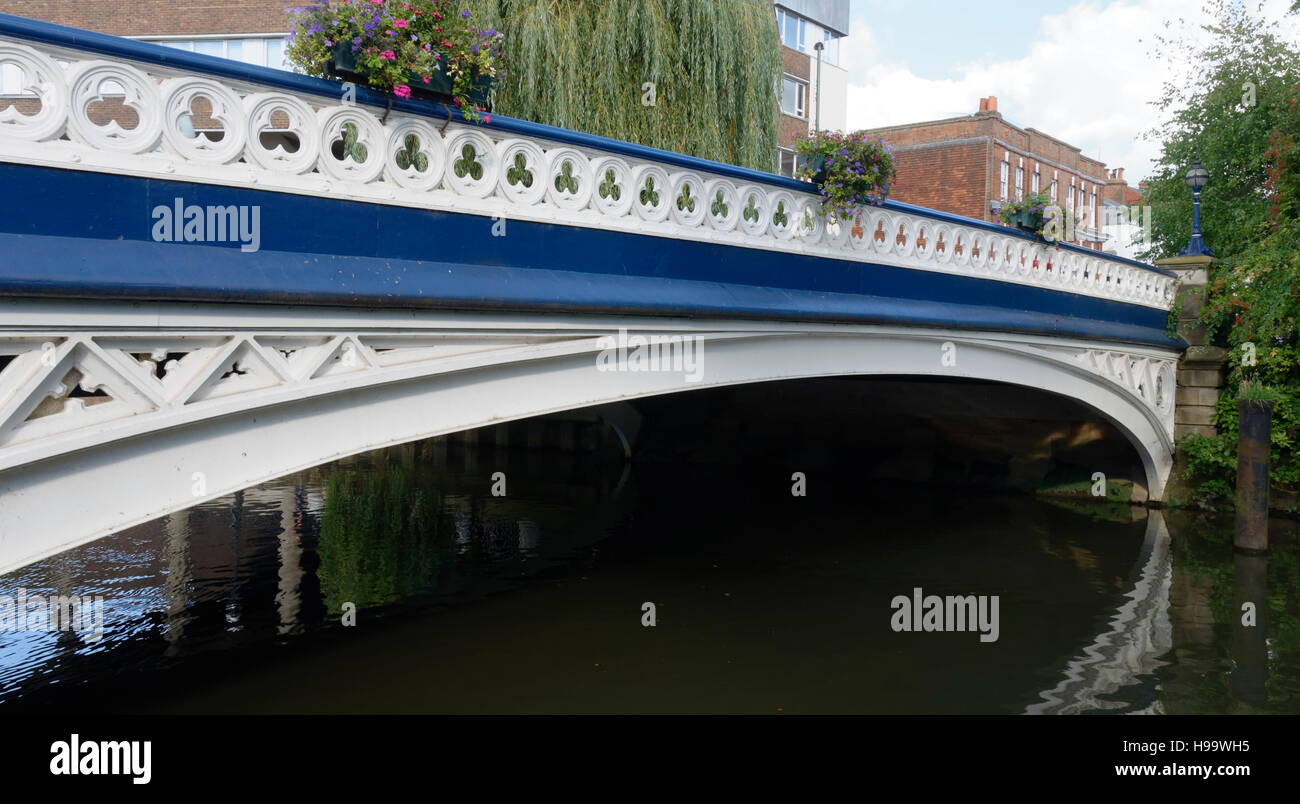 Pont Ville, Guildford, Surrey Banque D'Images