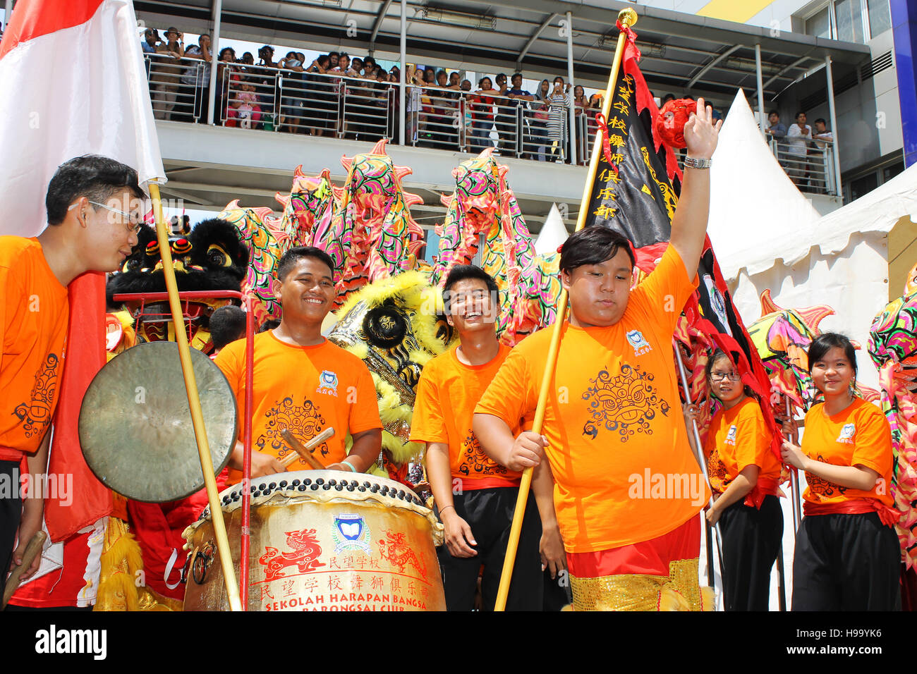 Les joueurs de Mahjong ou dragon dans la mythologie chinoise à cap rendez-meh carnaval qui s'est tenue à Jakarta, glodok. Banque D'Images