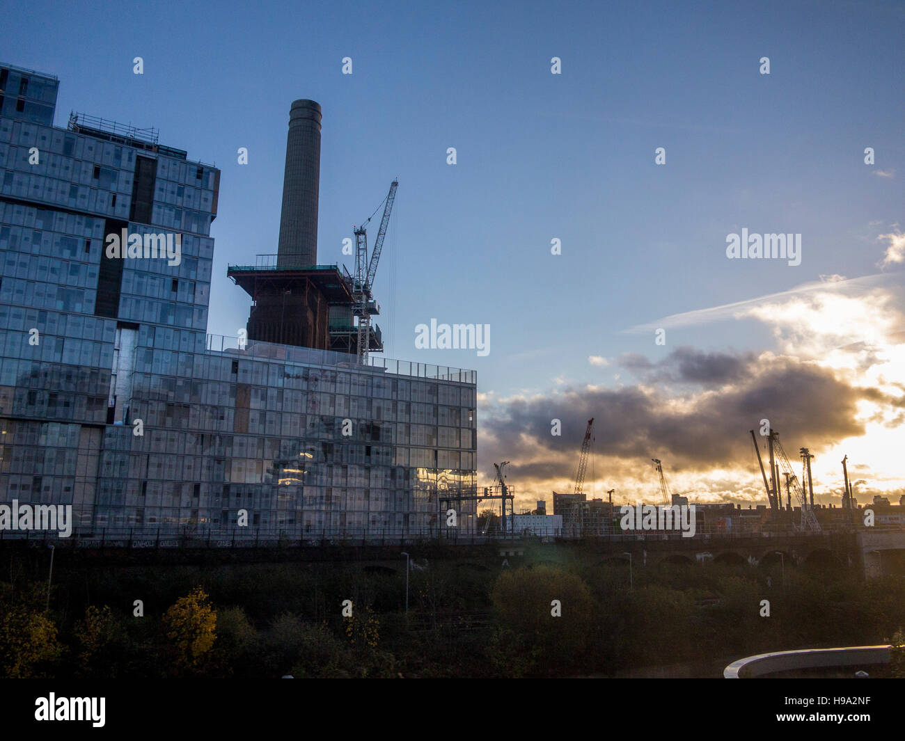 Battersea Power Station et le célèbre chien home développement Banque D'Images