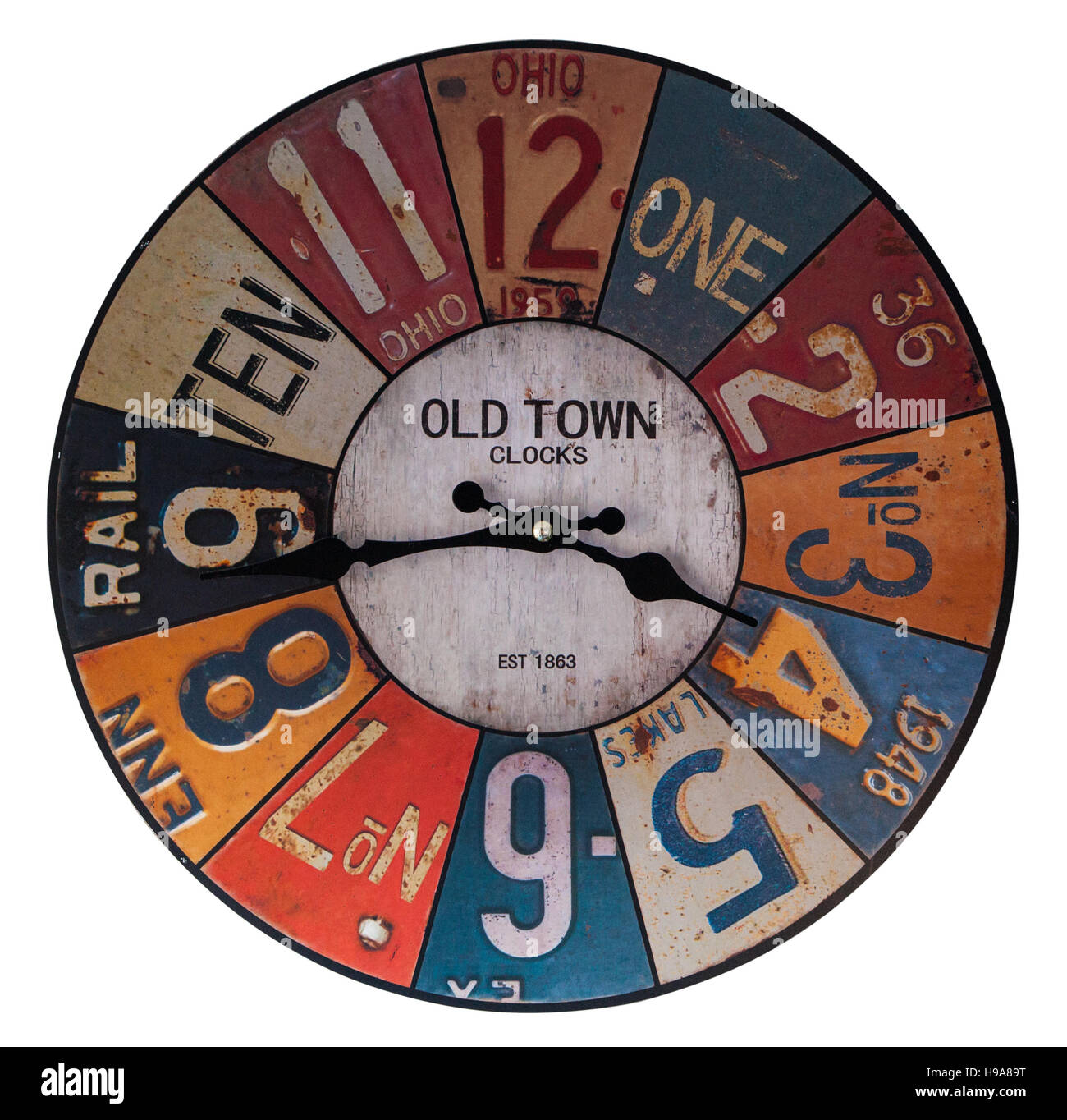 Réveil Vintage isolé sur fond blanc Banque D'Images