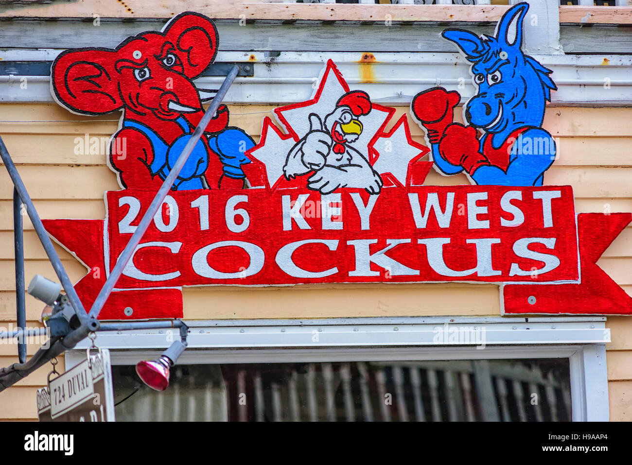 Cockus signe en 2016 Fantasy Fest, Key West en Floride, Politique vaudou était le thème de cette année. Banque D'Images