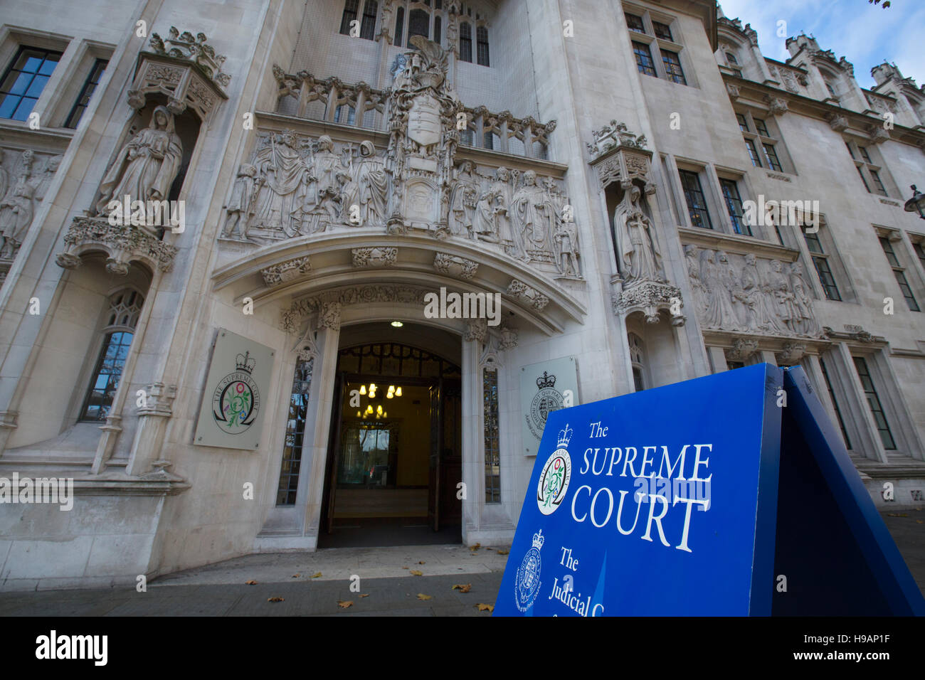 La Cour suprême, où l'appel du Gouvernement britannique Brexit se déroule dans Anti-Brexit militants, London, England, UK Banque D'Images