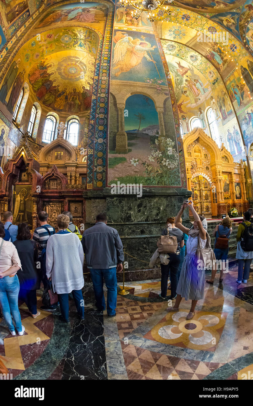 ST. PETERSBURG, Russie - le 14 juillet 2016 : l'intérieur de l'Eglise du Sauveur sur le Sang Versé. Référence architecturale et monument à Alexandre II. Church Banque D'Images