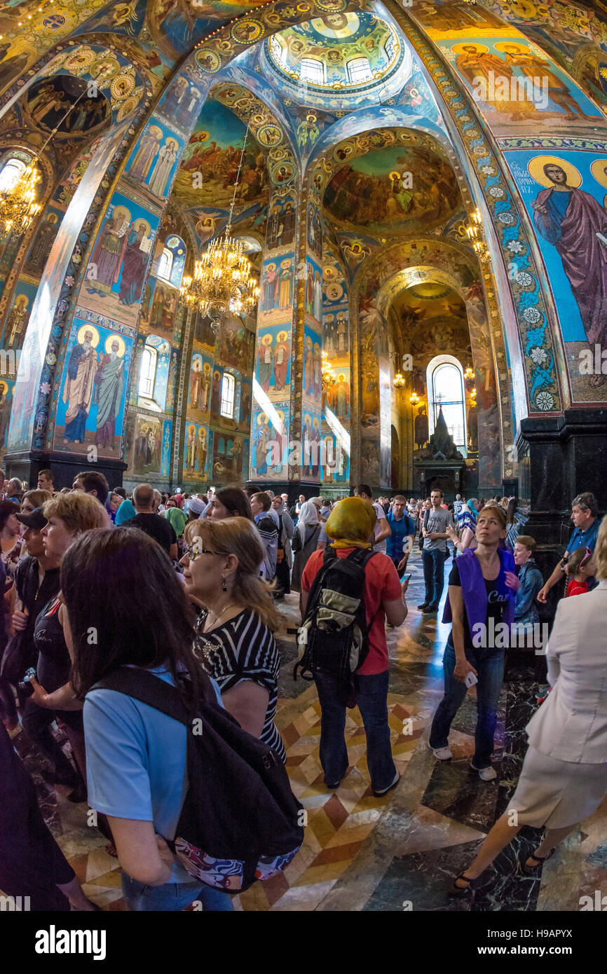 ST. PETERSBURG, Russie - le 14 juillet 2016 : l'intérieur de l'Eglise du Sauveur sur le Sang Versé. Référence architecturale et monument à Alexandre II. Le ma Banque D'Images