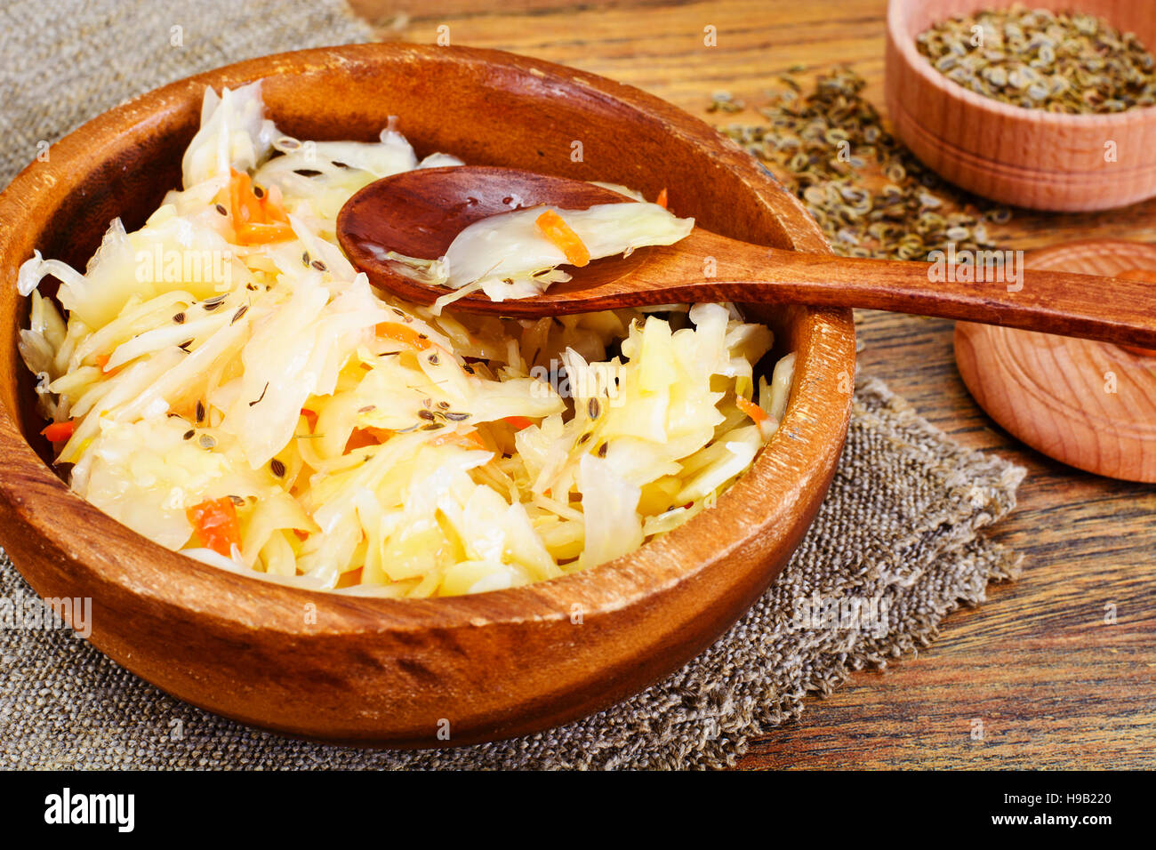 La choucroute, carottes, sel, eau, sucre, ail, graines de fenouil, Poivre Studio Photo Banque D'Images