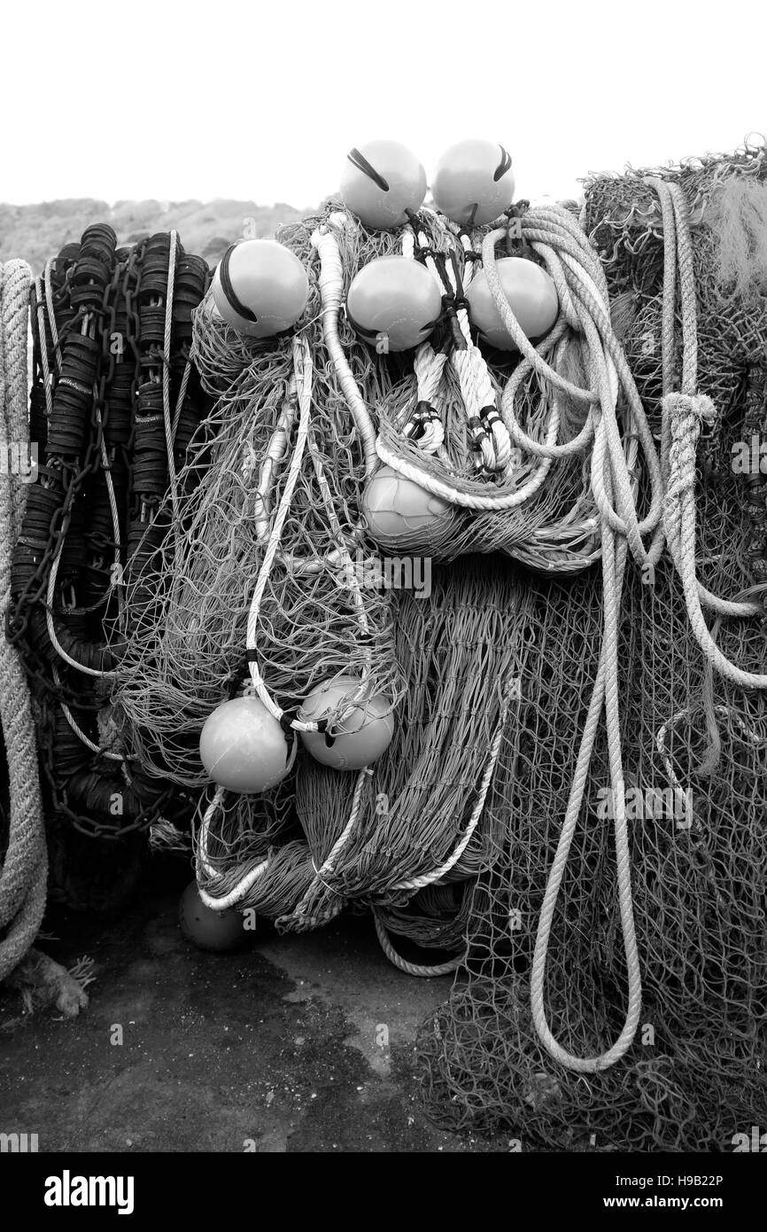 Filets de pêche sur le quai à Lyme Regis dorset uk Banque D'Images