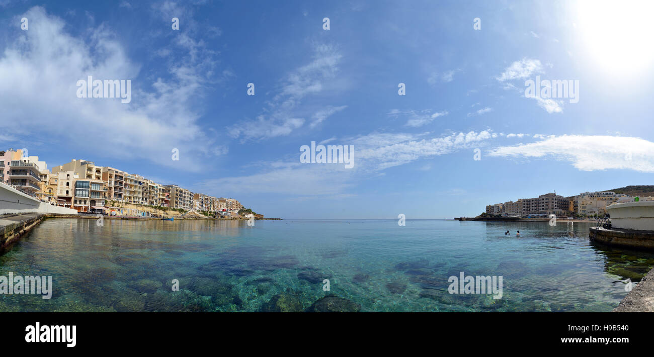La belle et idyllique dans la baie de Marsalforn Gozo (Malte) Banque D'Images