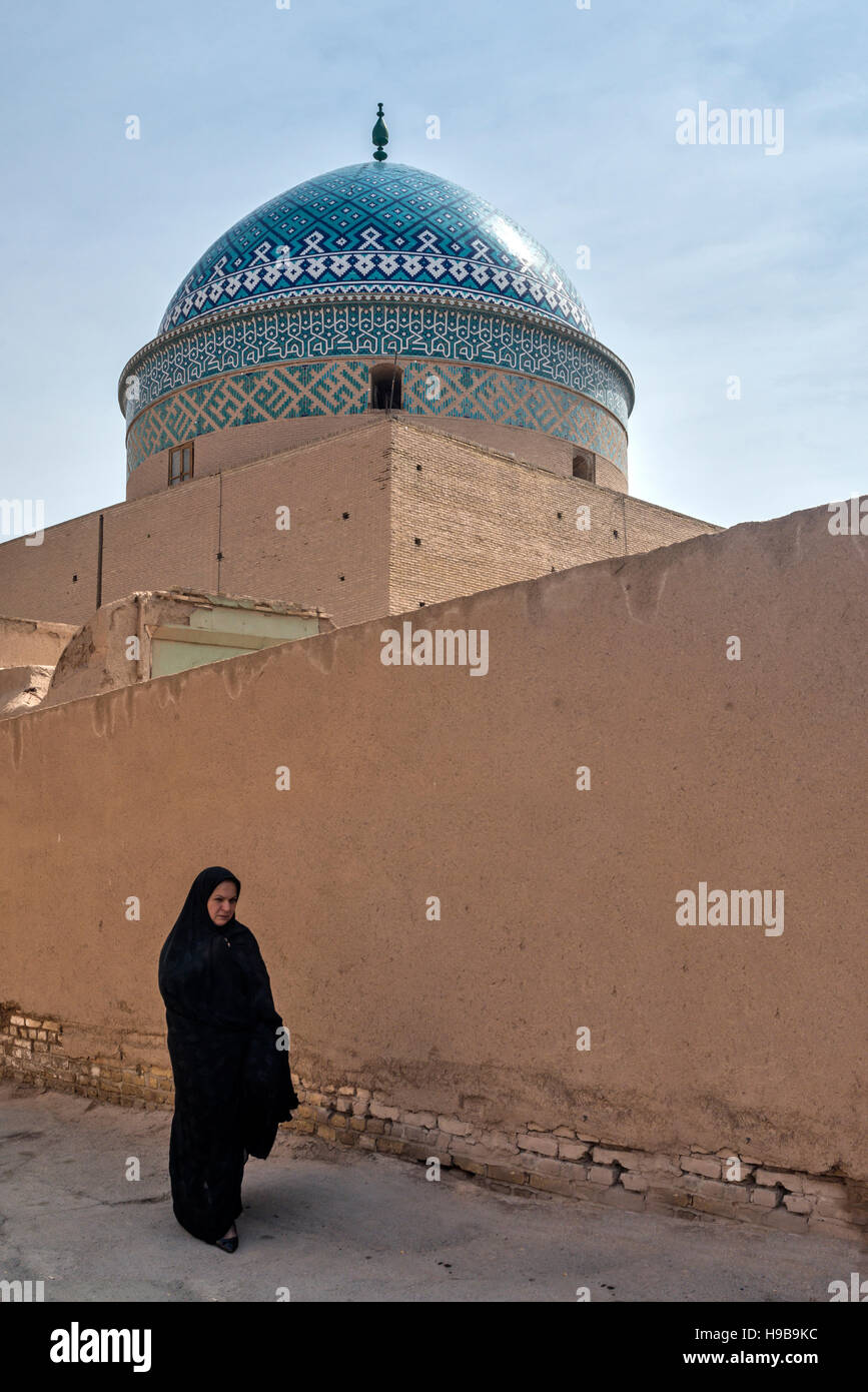 Femme à douze Mausolée Imam Iran Yazd Banque D'Images