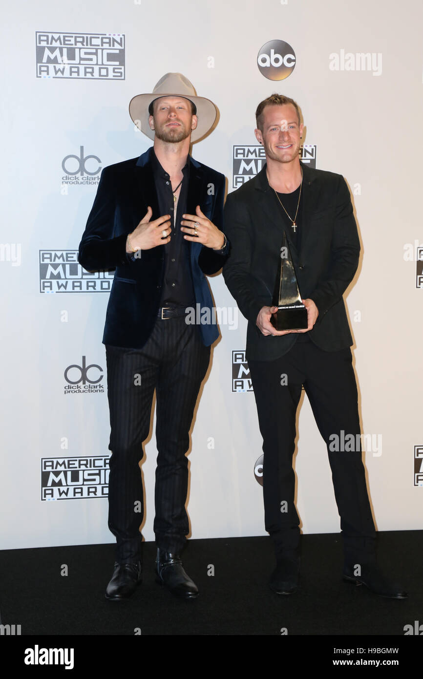 En novembre 2016. 19 Nov, 2016. Los Angeles, Californie - Brian Kelley, Tyler Hubbard. 2016 American Music Awards s'est tenue au Théâtre de Microsoft. Crédit photo : PMA/AdMedia © PMA/AdMedia/ZUMA/Alamy Fil Live News Banque D'Images