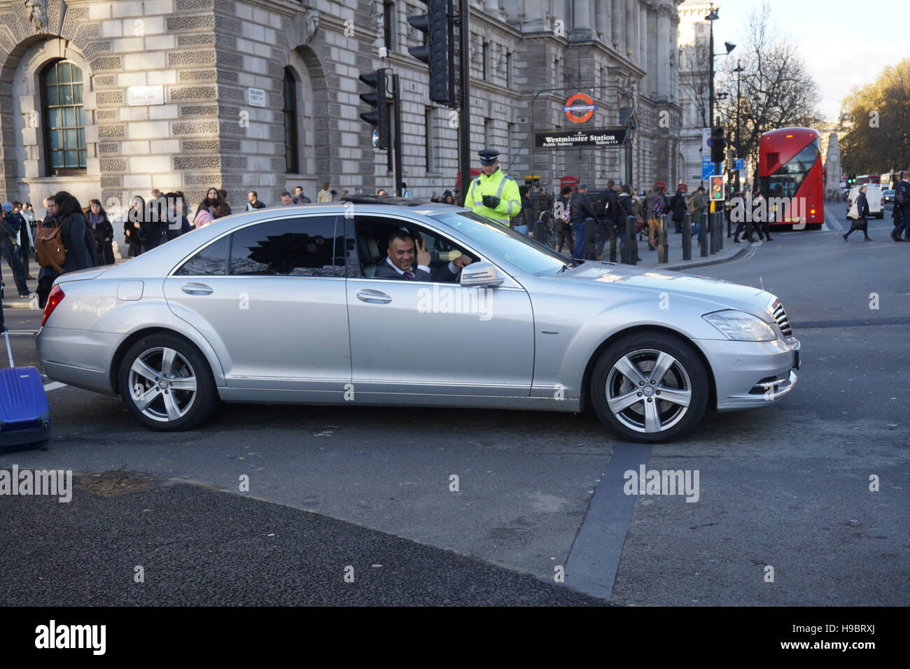 Londres, Royaume-Uni. 22 Nov, 2016. Stade pilotes Uber protester par centre de Londres demande au maire de Londres Sadiq Khan d'agir d'insister pour la société américaine de garantir le salaire minimum et la demande de protection réglementaire TFL Uber pilotes sur 22 Novembre 2016 dans le centre de Londres, au Royaume-Uni. Credit : Voir Li/Alamy Live News Banque D'Images